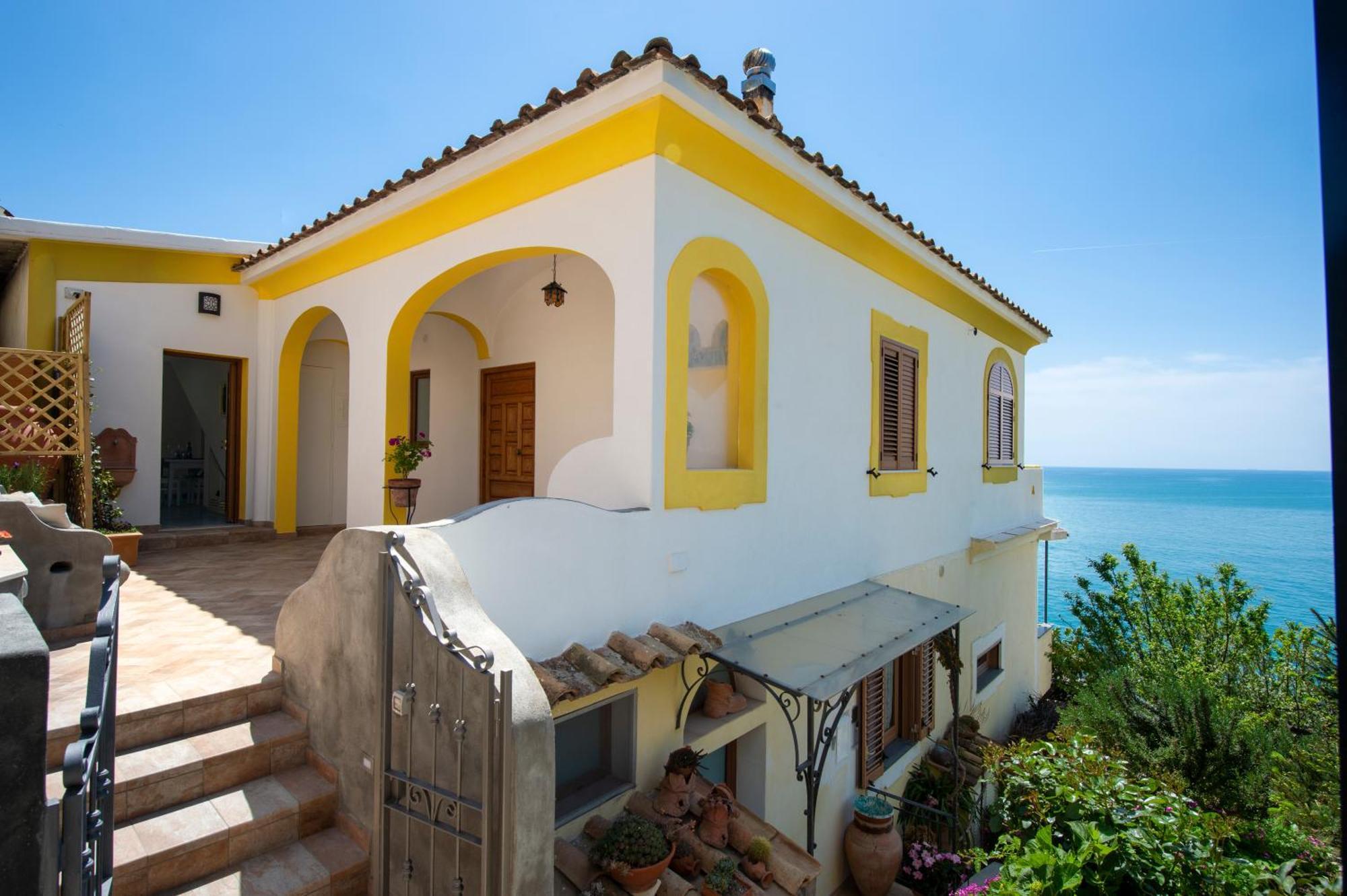 Casa Olga, Un Affaccio Sul Mare !! Apartment Praiano Exterior photo
