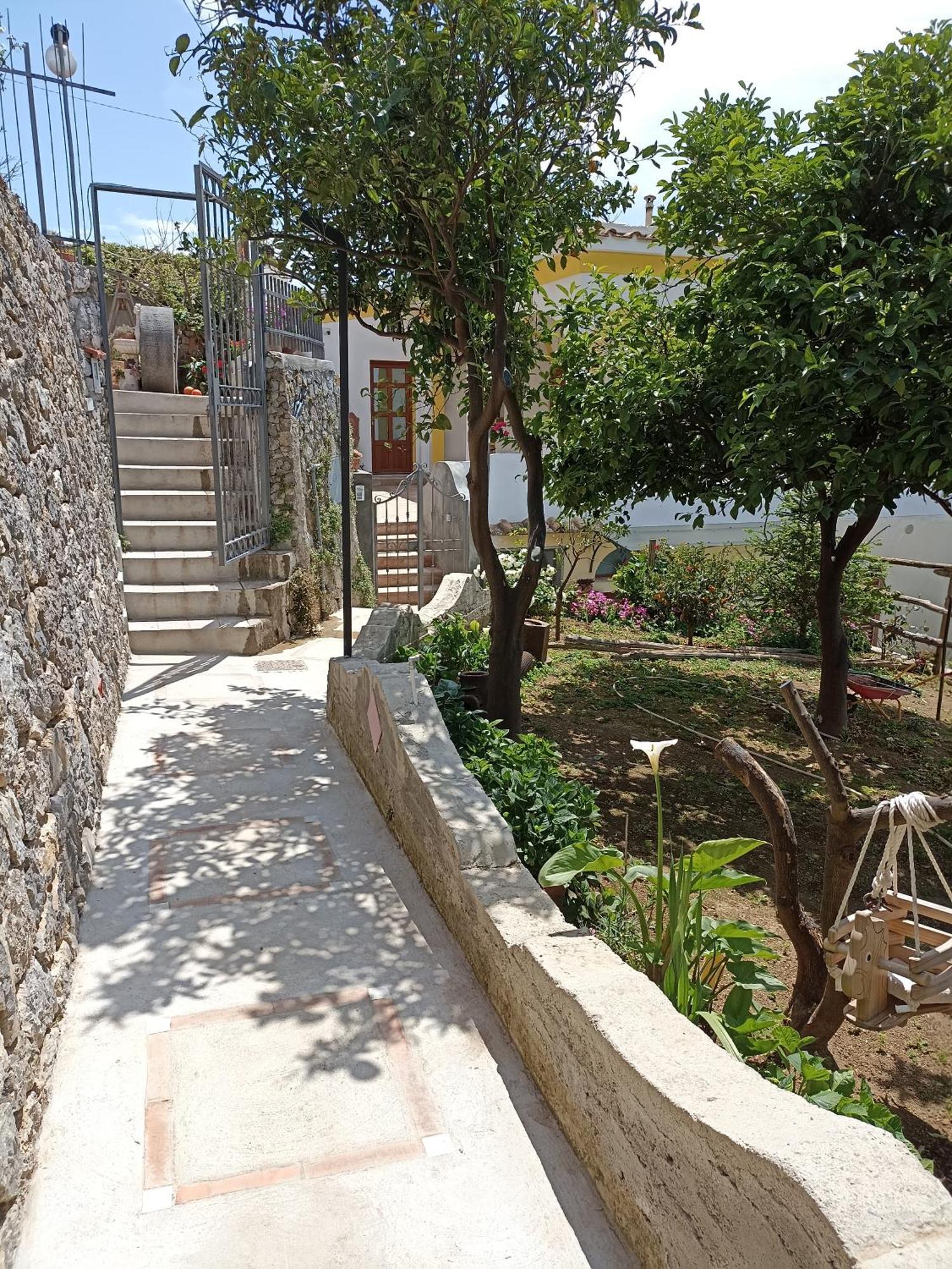 Casa Olga, Un Affaccio Sul Mare !! Apartment Praiano Exterior photo